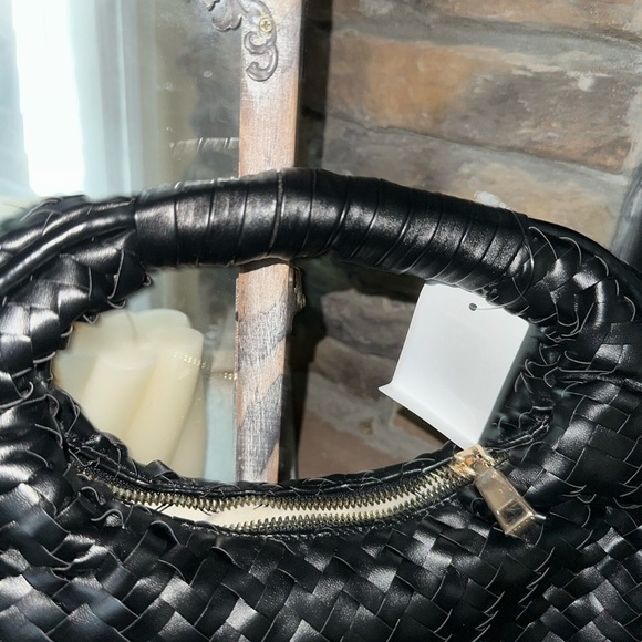 MODA LUXE-Woven Circle Shoulder bag-Black-NWT-Retail $100 - Picture 5 of 11